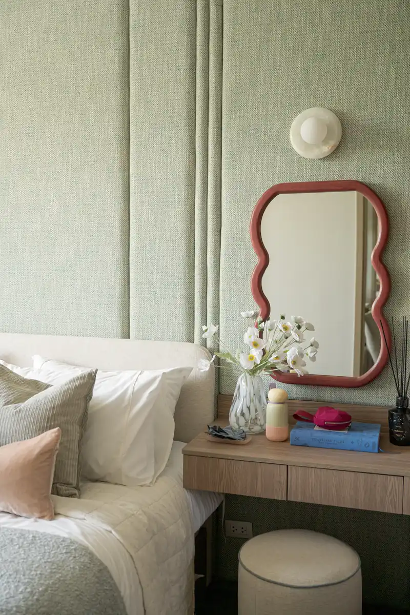 CANVAZ Palette Cherngtalay — dressing table beside the bed